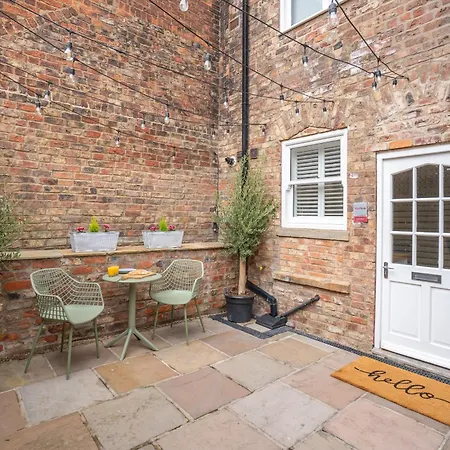 דירה The Garden Courtyard